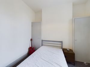 bed - click for photo gallery